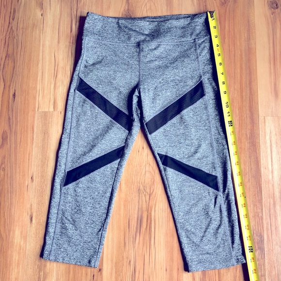 FOREVER 21 Yoga Capri Leggings Pockets Gray Small - Picture 8 of 16